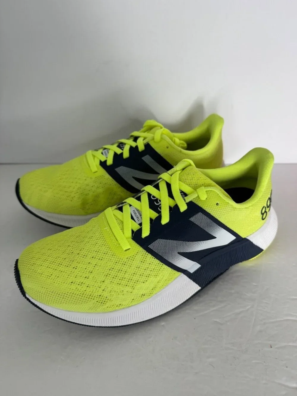 NIB New Balance 890 V8 Running Sneakers Womens US 7.5 EU 38 Vibrant Lemon Slush